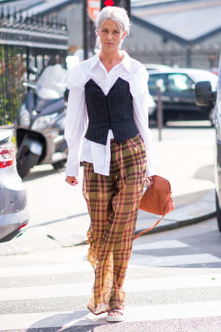 Módne trendy 2021 kombinujú korzet ako top