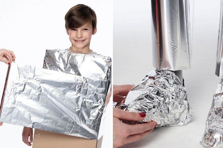 Detský drotár v plechovom kostýme s hliníkovou fóliou