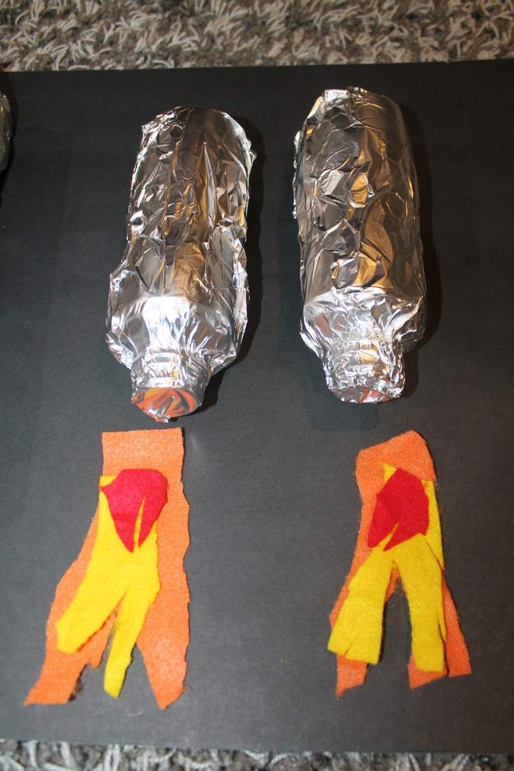 batoh rakety pre astronautov vyrába plastové fľaše z hliníkovej fólie