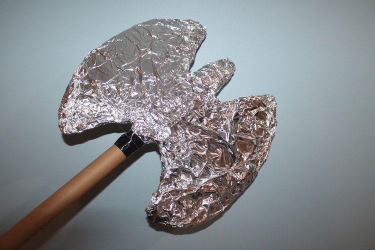 vikingská sekera drotár kartónová hliníková fólia