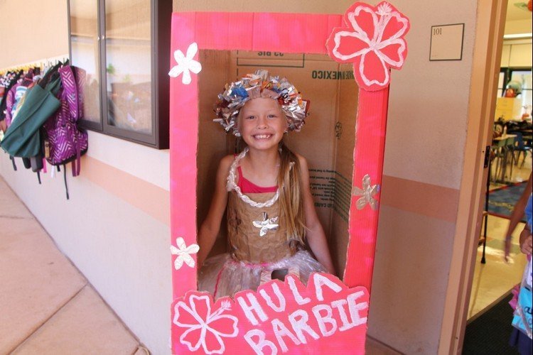 výroba kostýmu z odpadu staré kartónové obaly