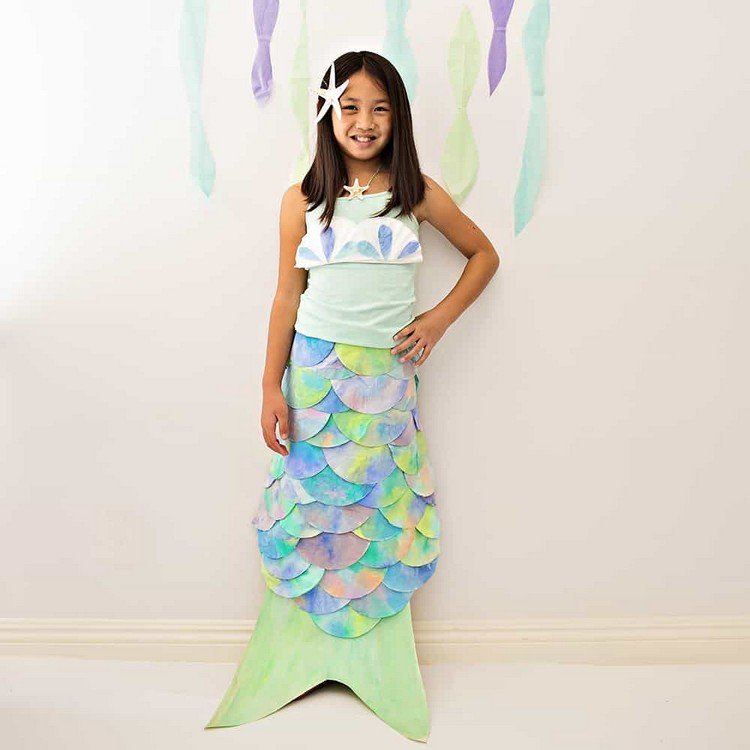 Kostým morskej panny z kávového filtra na odpadky