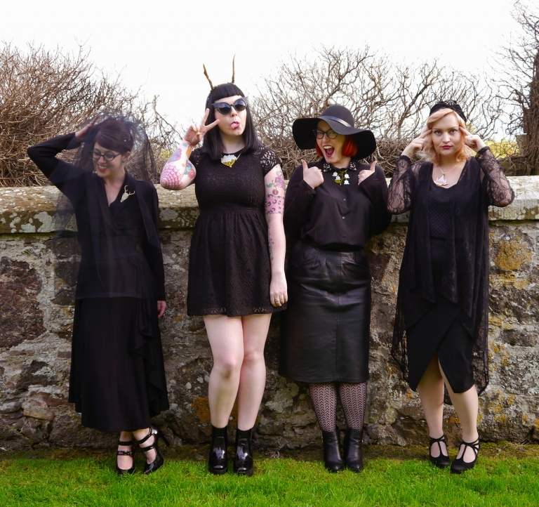 Jednoduché nápady na skupinové kostýmy pre ženy Desivé nápady na kostýmy Halloweenu