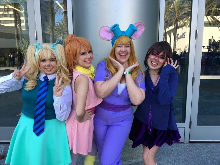 Karnevalové kostýmy 4 ľudia si vytvoria vlastného najlepšieho priateľa Halloween kostým