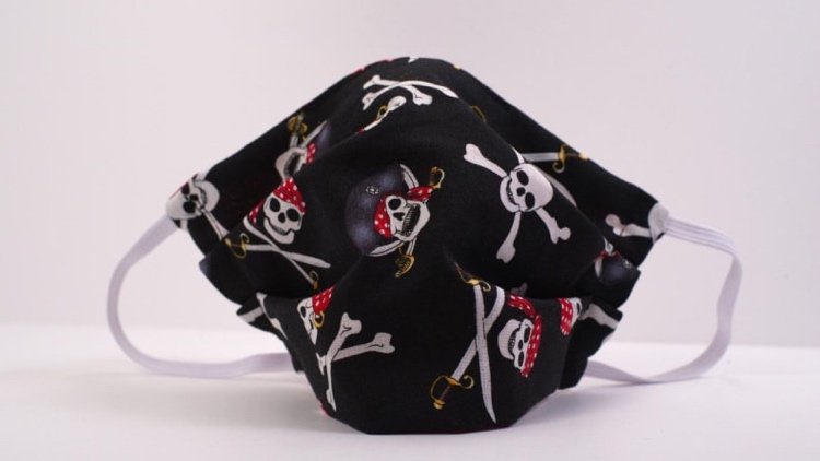 Ušite si ochrannú masku sami pre bezpečný nápad na kostým Halloween