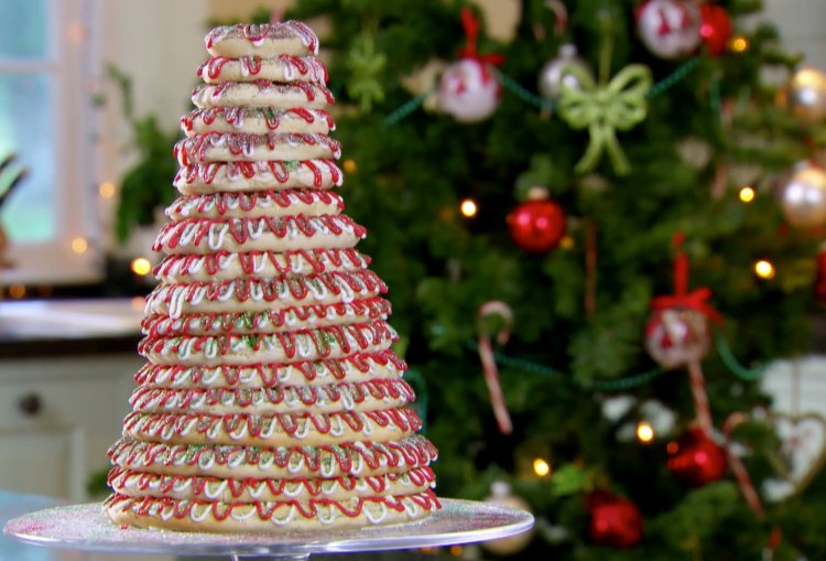 Vežová torta Kransekage Silvestrovské pečivo marcipán nalievanie špirály z bielka