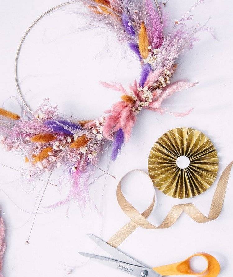 Vyrobte si farebný veniec zo sušených kvetov sami