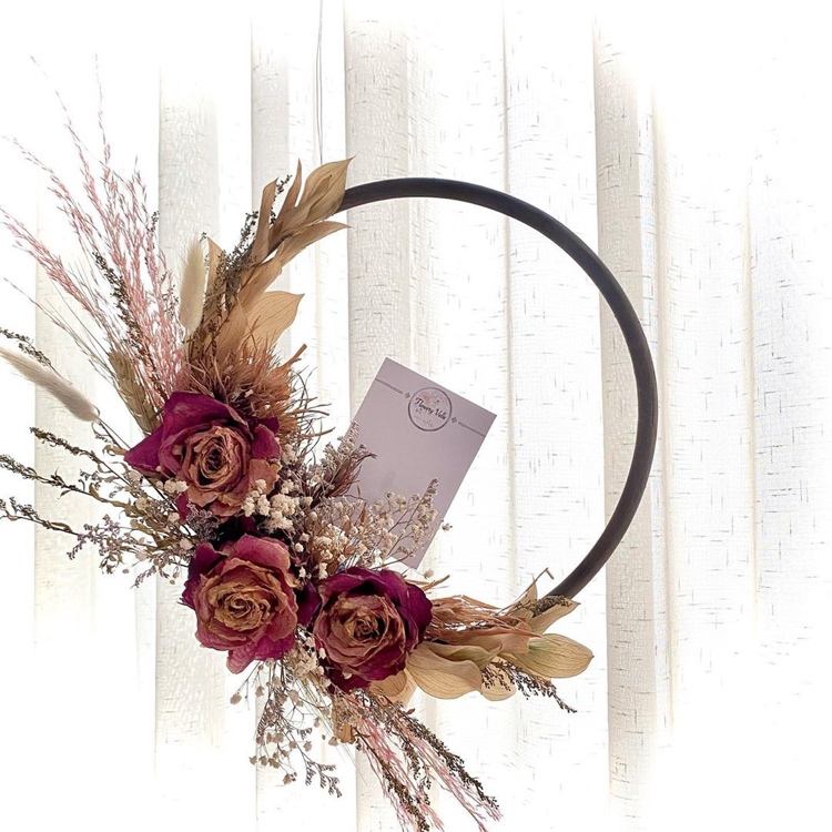 sušené ruže ako vrchol venca