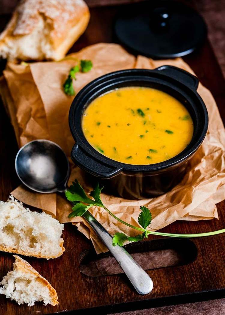 Pripravte si orechovo -tekvicovú polievku s jablkovými batátmi