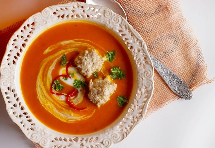 Recept na tekvicovú polievku s mletými bylinkami z jogurtu