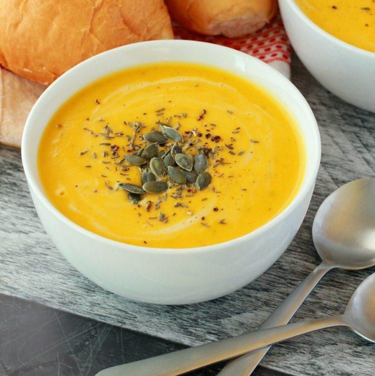 tekvicová polievka recepty pečený tymián zo zelených tekvicových semienok