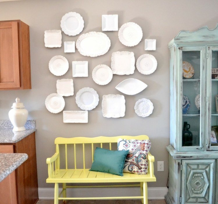 vyzdobiť byt kuchyňa nápad tanier biela lavica žltá vinobranie ošarpané