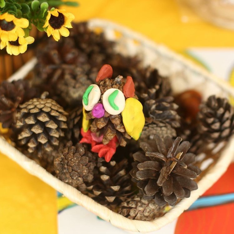 Na jeseň hnette s deťmi a vytvárajte zvieratká so šiškami