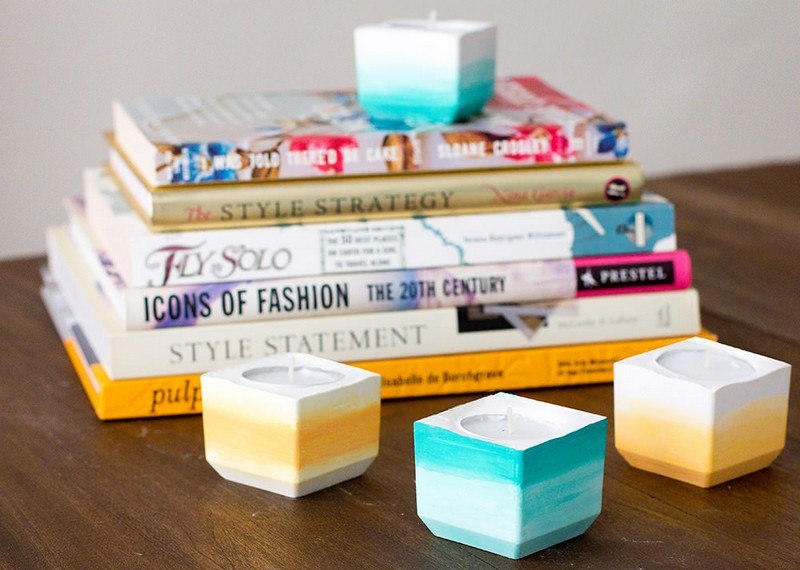 Vyrobte si betónové svietniky a vymaľujte ich ombre farbami Deco-do-it-yourself-concrete-candle-holder-ombre-color