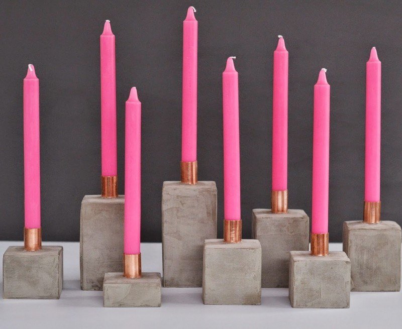 Návod na výrobu betónových svietnikov s mosadznými detailmi Dekorácia-urob si sám-betón-svietnik-ružovo-mosadzný-detail
