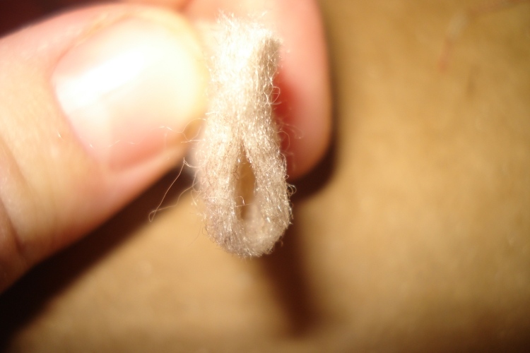 dekorácia-jeseň-urob si sám-drotár-plsť-veniec-návod na kutilstvo-kvet-krém-biela-kreatívna