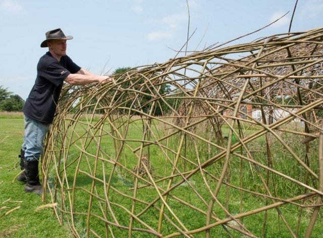 dekoratívna záhradná konštrukcia vŕbové prúty flexibilita stabilita pomoc pri lezení