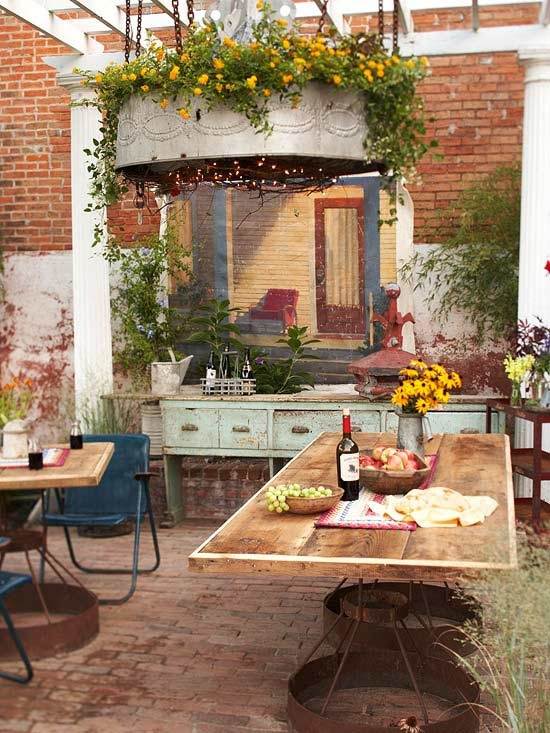 Nápady na deko a záhradu Rustikálny dekoračný stolík z lustra