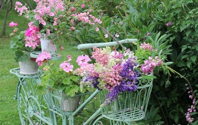 Usaďte svoj bicykel kreatívnymi záhradnými dunami a vytvorte si vlastnú ozdobu kreatívne záhradné dekorácie si urobte letné kvety sami