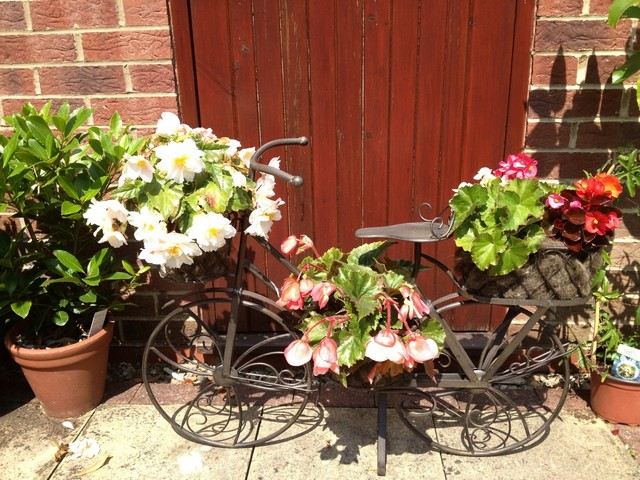 Nápady na dekoráciu bicykla vytvoria záhradný kútik Nápady na vytvorenie záhradného rohu Tehlová stena