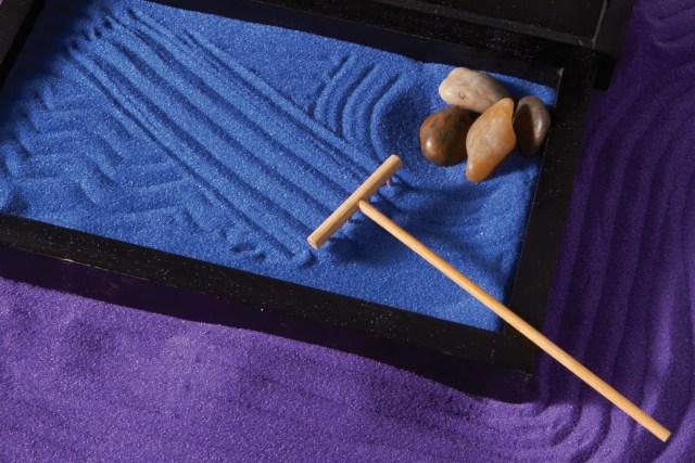 dekoratívny pieskový zen záhradný box kreatívny nápad