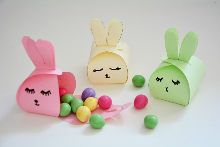 Vyrobte si na Veľkú noc farebné škatule - zabaľte a darujte čokoládové vajíčka