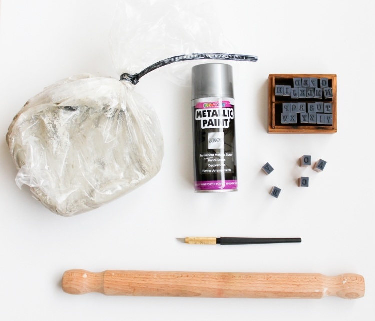 robte personalizované nápisy s menami svojich hostí dekorácia stolu-vianočné-urob-si-sám-urobte-si-silnejšie-taniere-party-užitočných materiálov