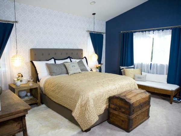 Nápady do spálne biela tapeta šikmý strop