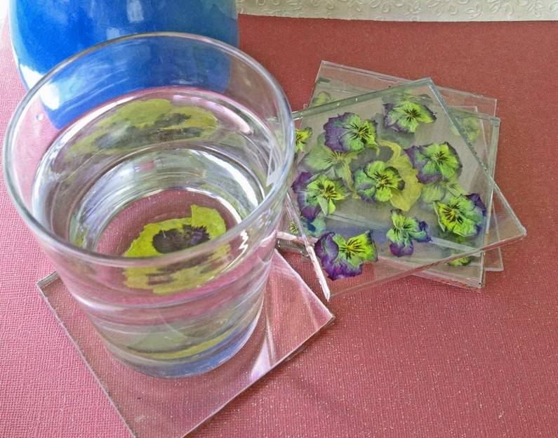 kreatívne-domáce-nápady-urob si sám-fialovo-pohárové tácky-drotárstvo