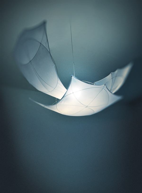 kovová konštrukcia inšpirovaná mýtom o dizajne žiarovky ikarus kovová konštrukcia Dizajn žiarovky ikarus inšpirovaný mýtom