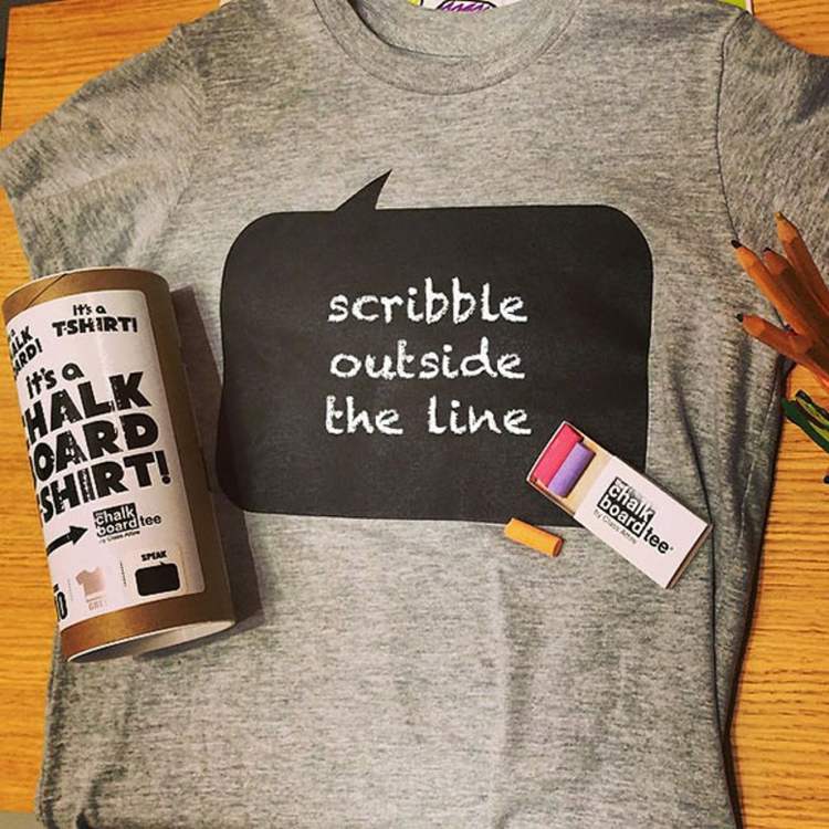 kreatívny-dizajn-tričko-tabuľa-farba-krieda-originálne písmo