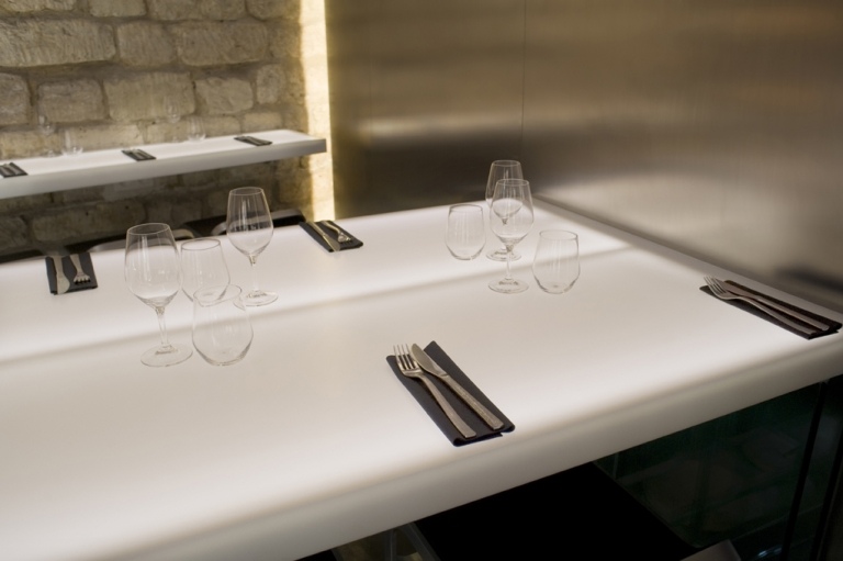 interiérový dizajn-vinárska-barová-prikrývka na stôl