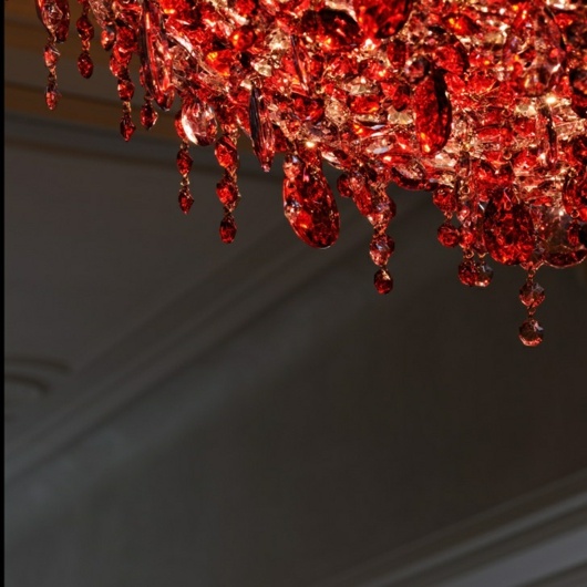červený luster - elegantný dizajn