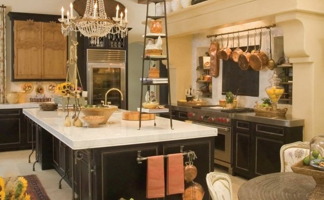 Krištáľový luster v kuchyni Kuchyňa-ostrov-s-Kroneucter-kryštálom