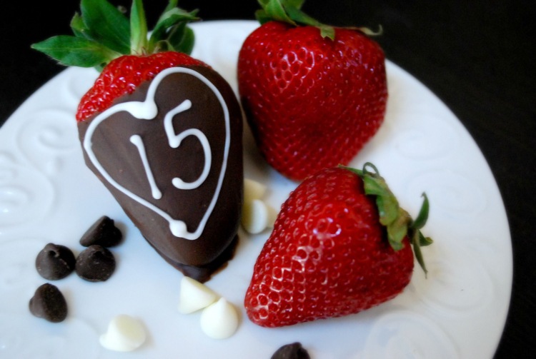 kryštálová svadba osláviť sladkosti bobule čokoláda