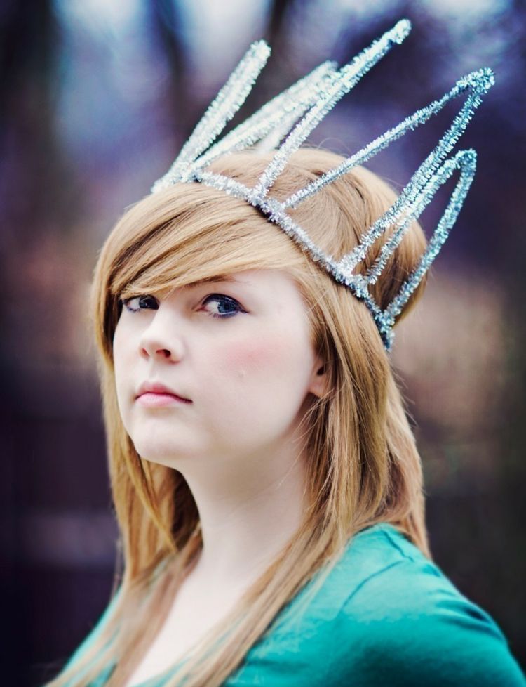 korunka-drotár-plyš-drôt-strieborná-čipka-dizajn