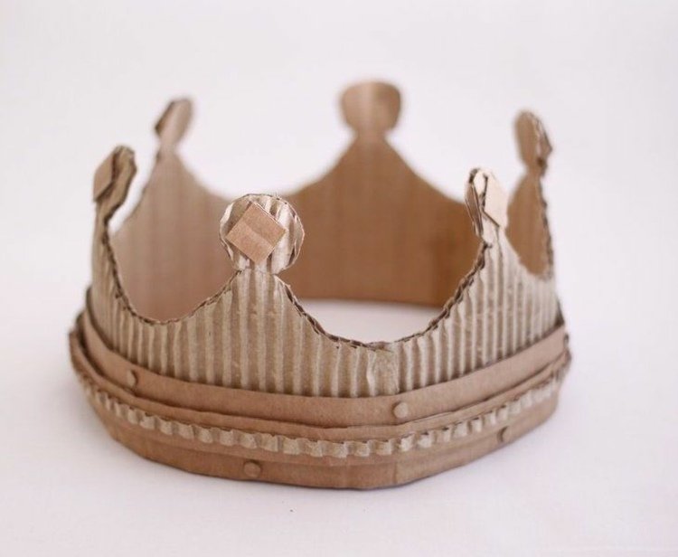 korunovanie-drotárstvo-ľahké-nápad-lepenie-karty-rezanie