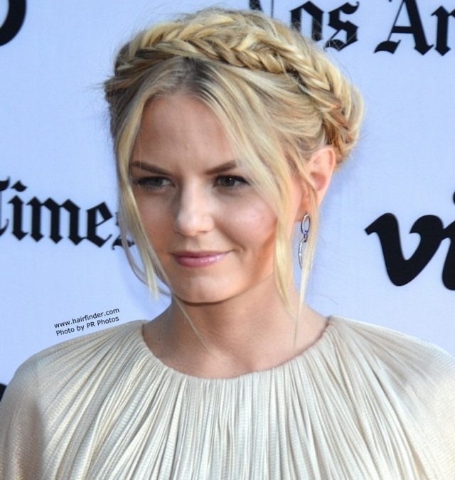 Pohľad na Rapunzel s jemnou korunou blond vlasy-hviezdy-koruna-štýl-2014