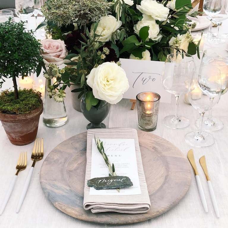 Ozdobte menu svadobné stoly biely zelený kurz