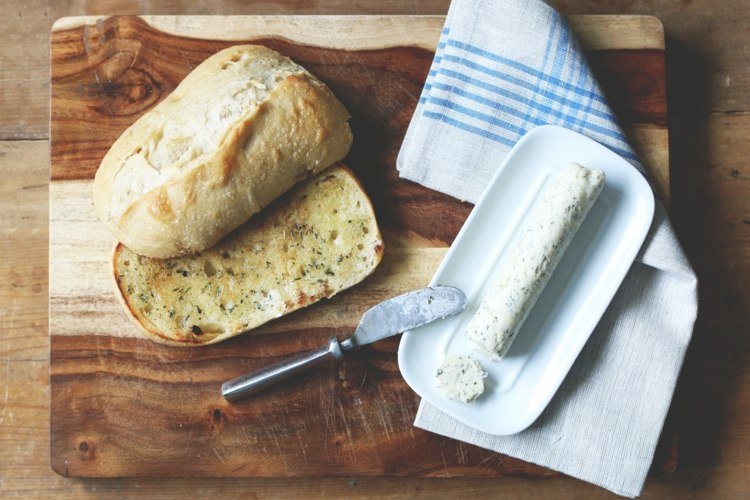 Bylinkovo-maslové-urob si-sám-jednoducho-korenie-mix-bagetová poleva