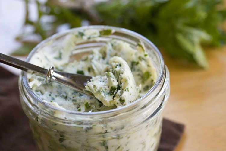 Skladovanie urobte si-bylinka-maslo-šalvia-šalvia-aróma