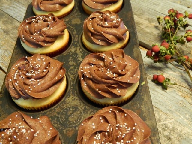 pripraviť čokoládovú polevu chutné lahodné dezerty