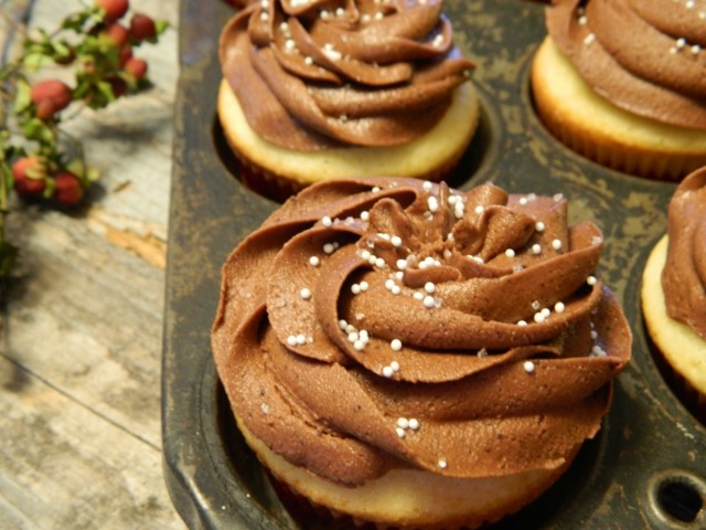 Deti pripravujú čokoládovú polevu lahodný kuchár