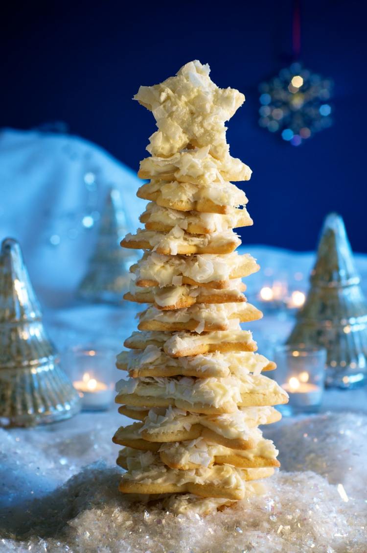 Ak na seba poukladáte hviezdicové cookies, získate jedľu lahodné vianočné koláčiky hviezda glazúra stoh dekorácia vianočného stromčeka