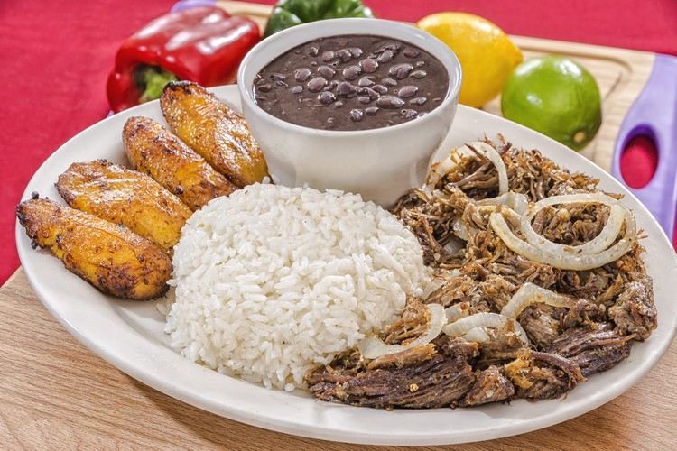 kubánske recepty-ryža-plantain-fazuľové mäso