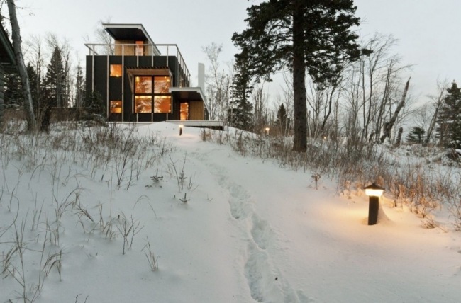 Horská chata na svahu Rierson Salmons-Cabin Salmela Architect-Strmé skalnaté pobrežie