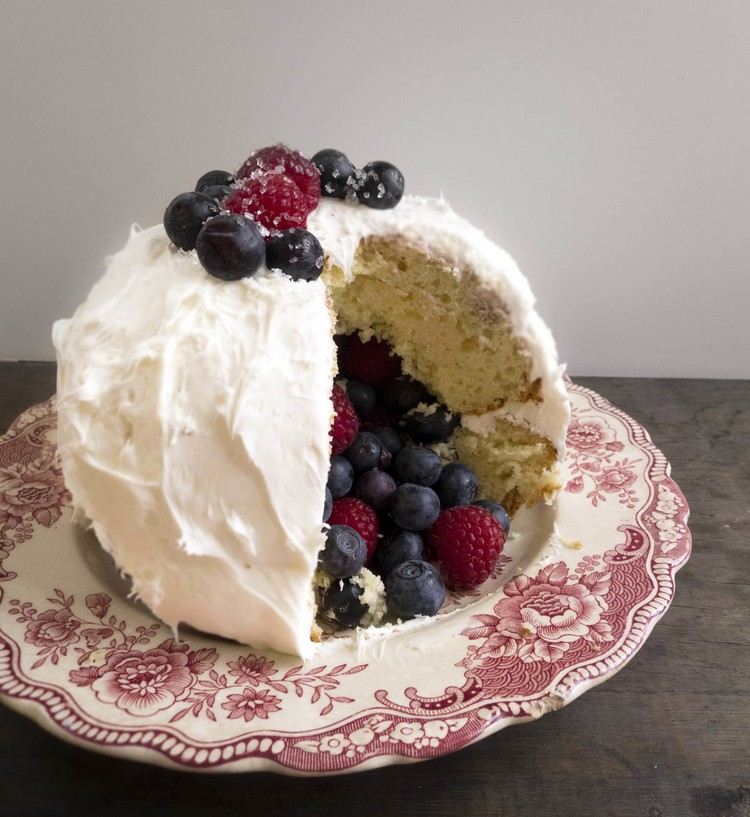 Naplňte prekvapivý koláč bobuľami tortu-s-prekvapenim-pinata-tortu-zapekane-bobule