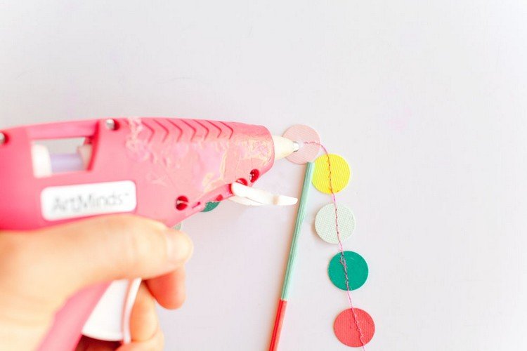 Pokyny na výrobu farebnej tortovej girlandy