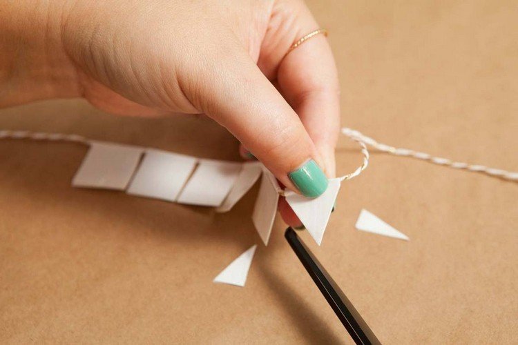 kutilská girlanda lepiaca páska vystrihnutá vlajočkárom