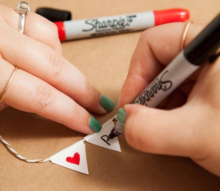 girlanda z drotárskej torty s písaním mien